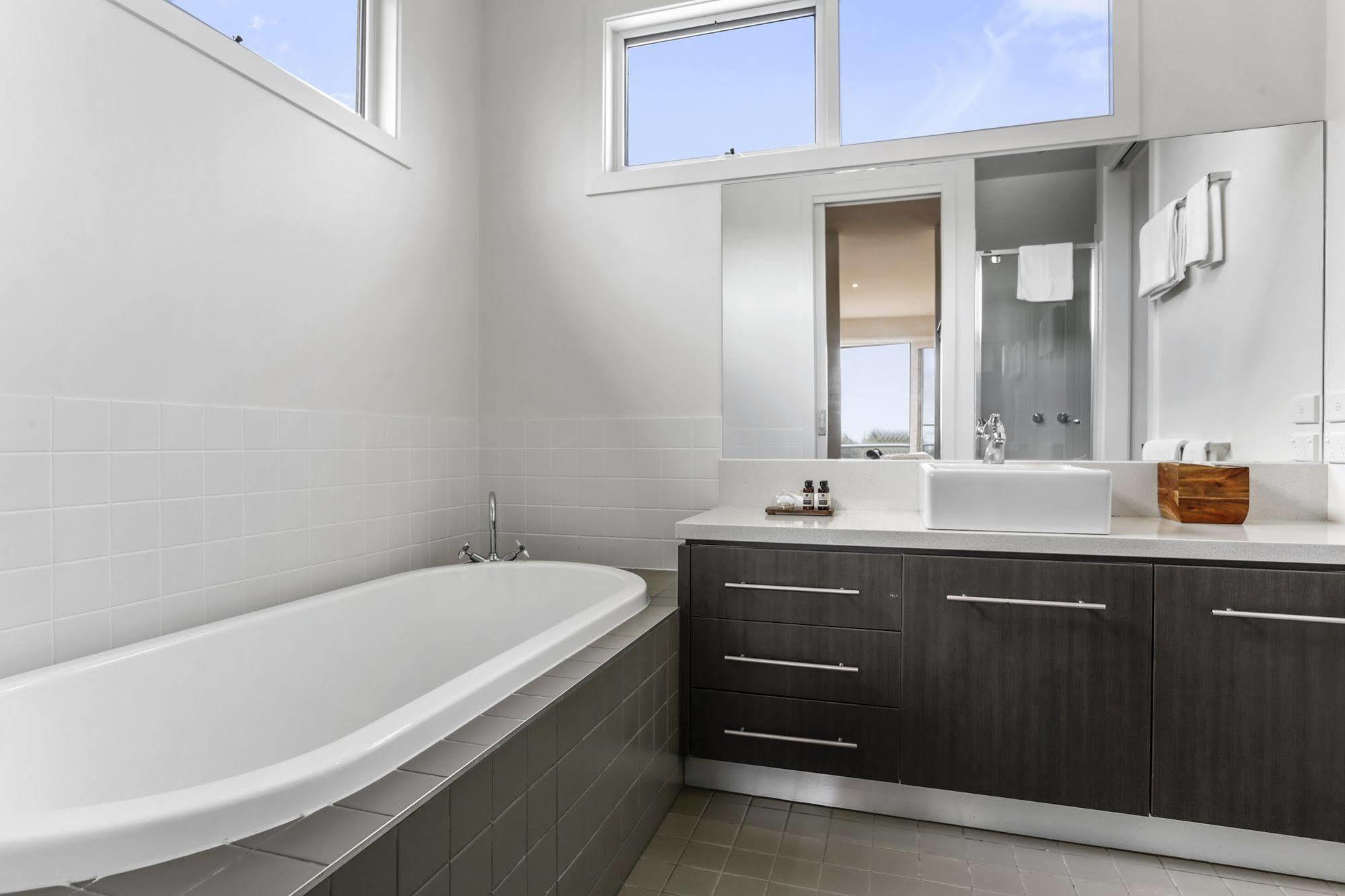 12 Apostles Accommodation Anchors Beach House With Sea Views Port Campbell Exterior foto